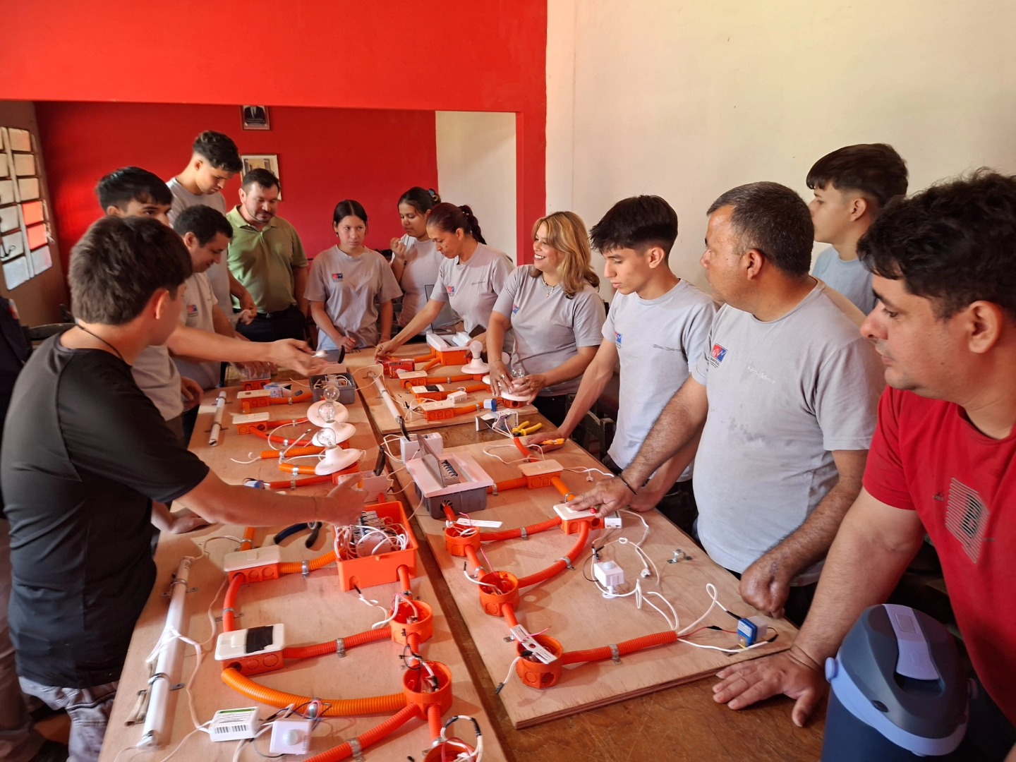 SINAFOCAL fortalece el empleo con nuevos electricistas domiciliarios en J. Augusto Saldívar