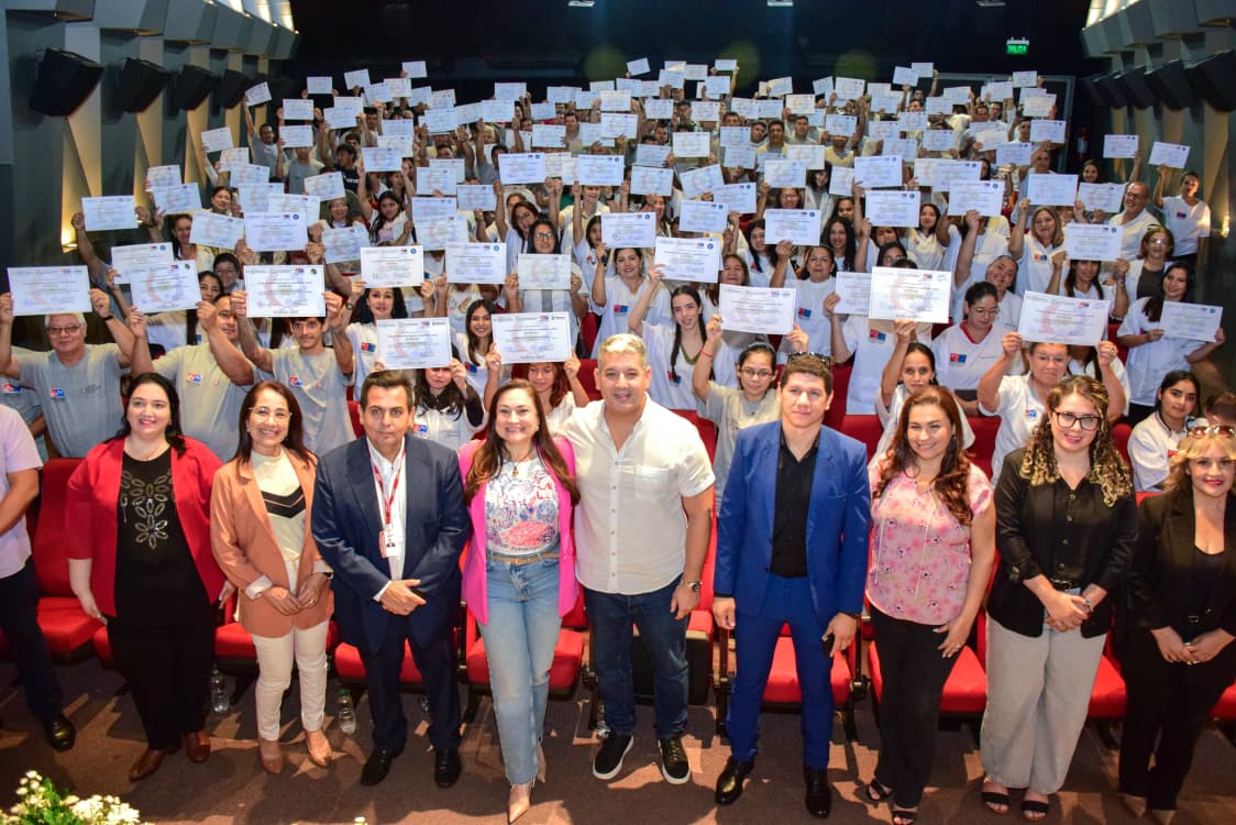 SINAFOCAL impulsa el empleo y dinamiza la economía en Alto Paraná con la entrega de 434 certificados y herramientas para el trabajo