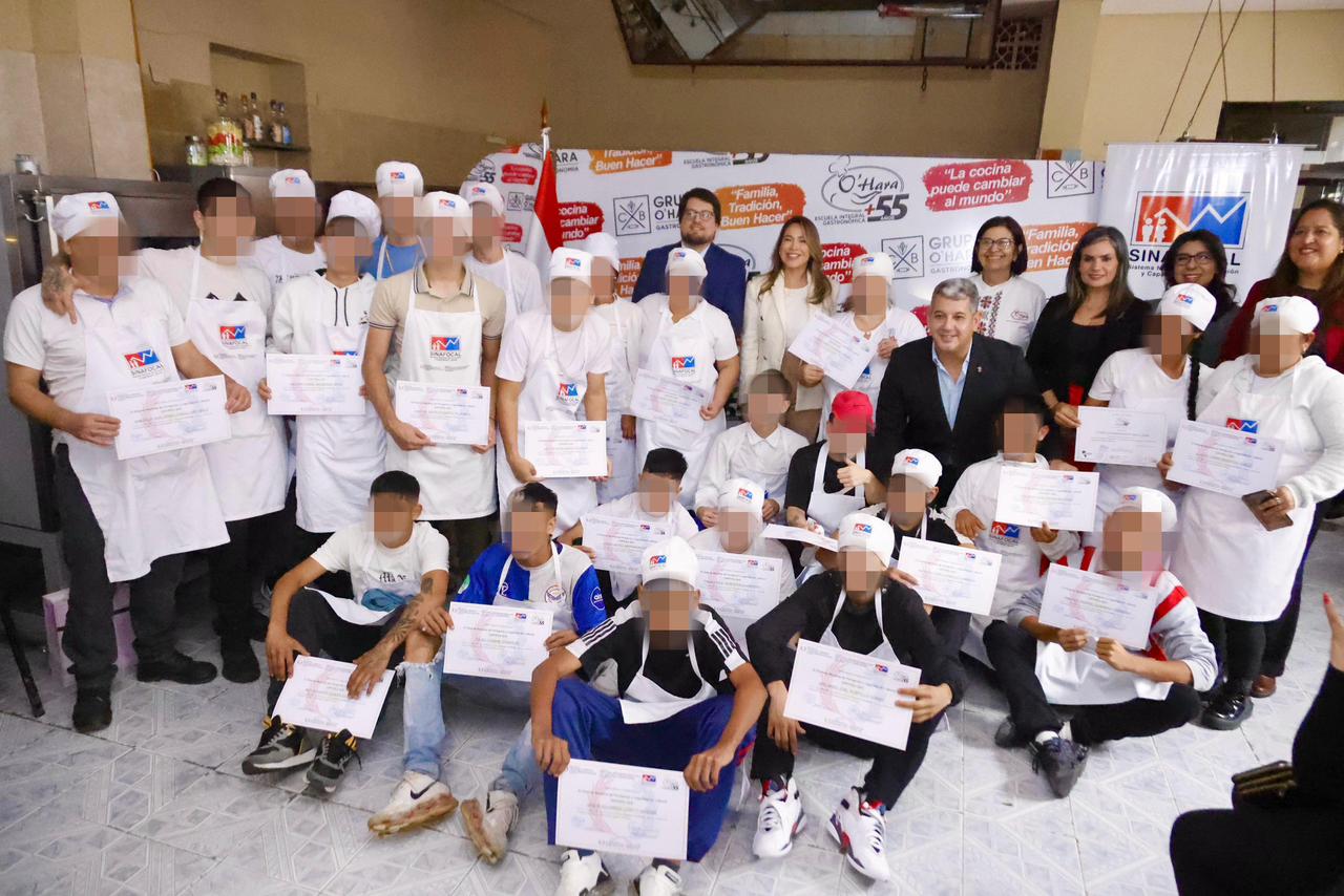 SINAFOCAL impulsa la reinserción social con entrega de certificados y kits para emprender a adolescentes en conflicto con la Ley