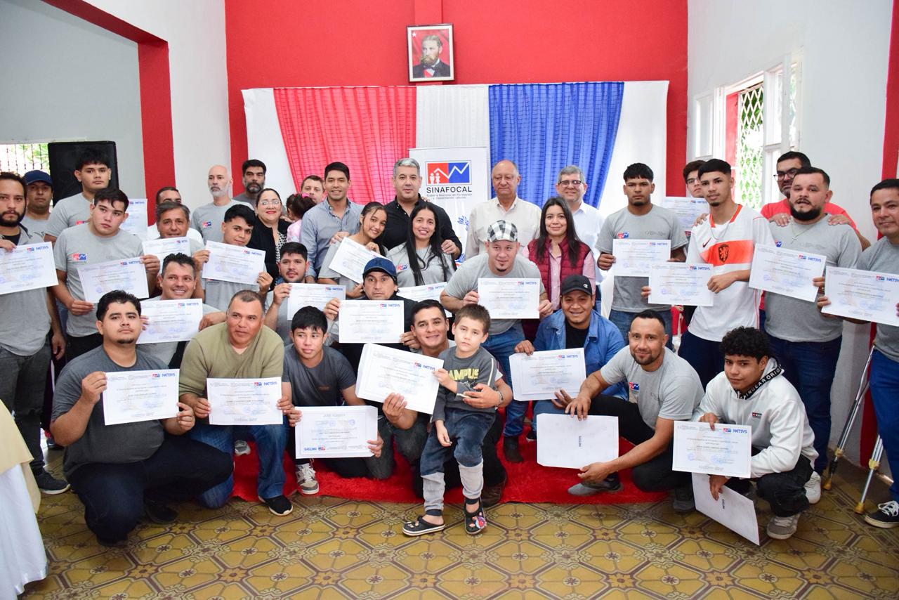 SINAFOCAL conmemora el Día del Trabajador con la entrega de 921 certificados, herramientas y reconocimiento al saber hacer en Central y Asunción