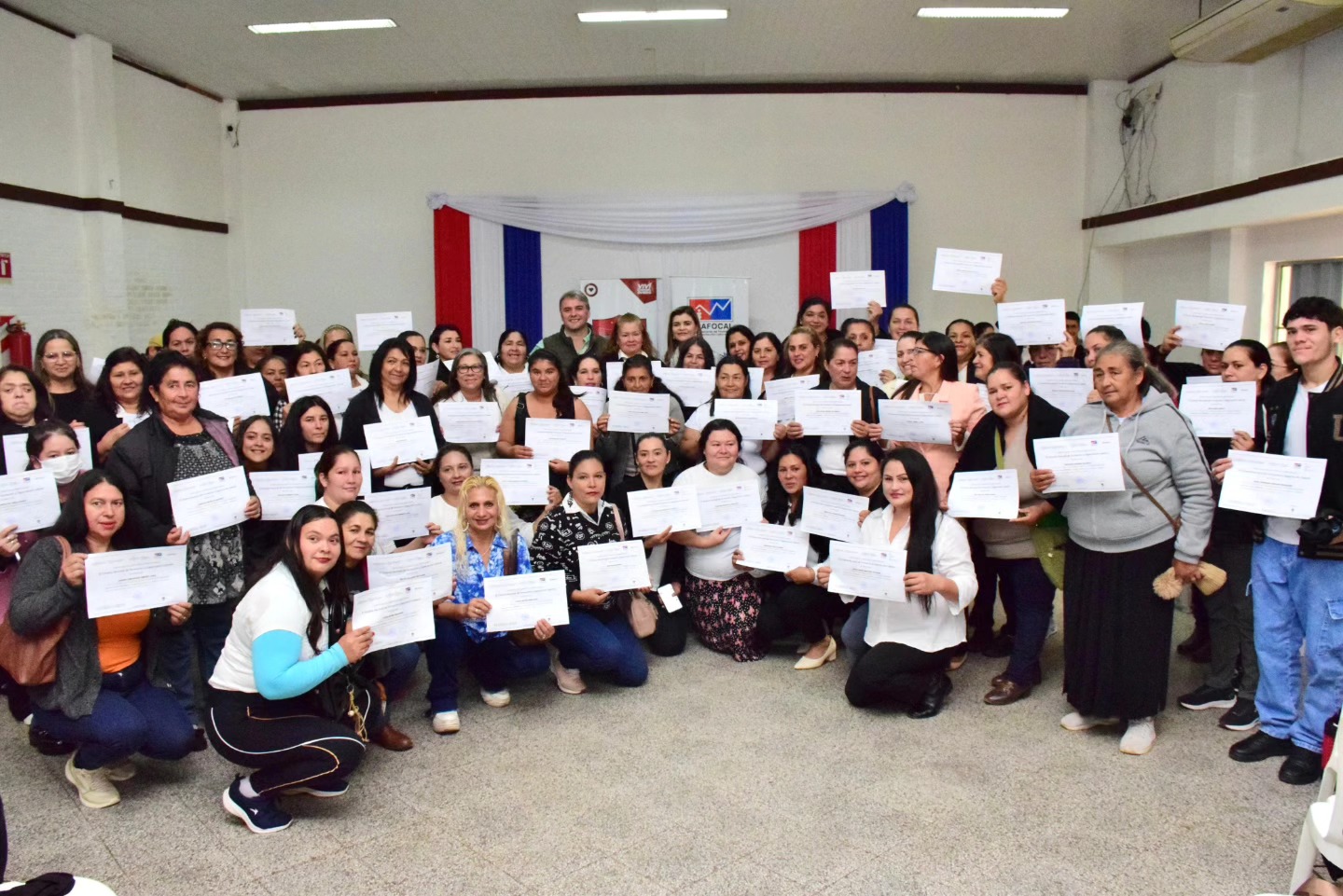 SINAFOCAL entrega 468 certificados de capacitación, kits y reconoce el saber hacer de trabajadores empíricos en Caaguazú