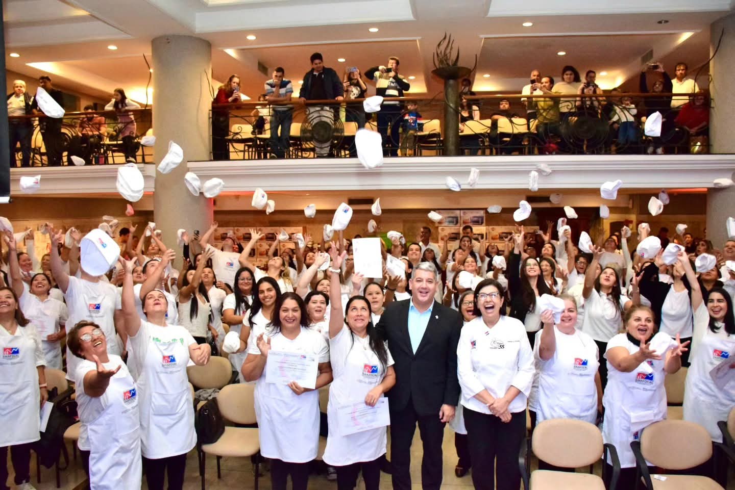 Primera primera promoción de emprendedores gastronómicos recibe certificados y herramientas de trabajo del SINAFOCAL