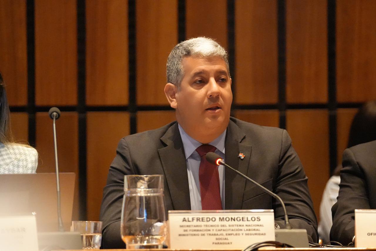Paraguay apuesta por la formación en inteligencia artificial para impulsar el empleo y la movilidad social en Seminario Regional de América Latina y el Caribe