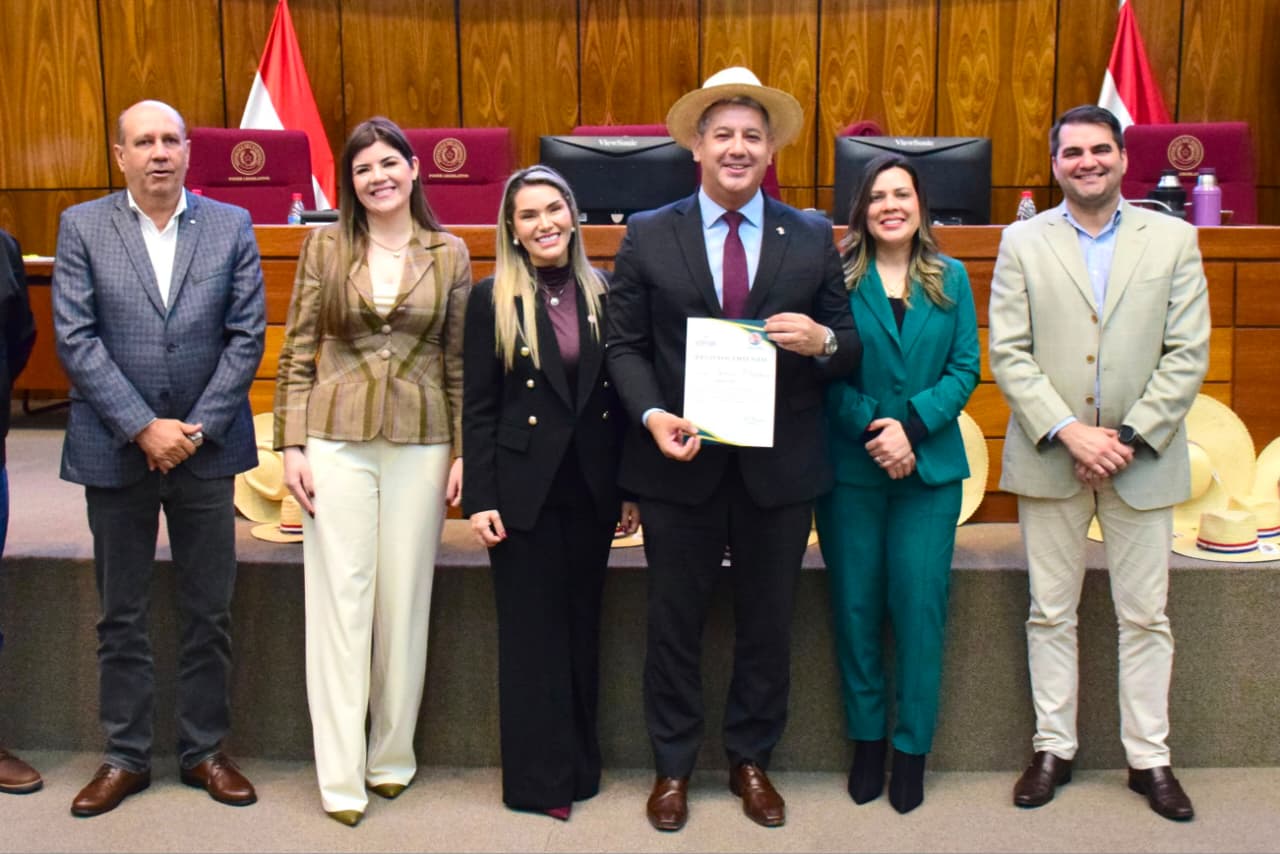 SINAFOCAL recibe reconocimiento por su aporte a la campaña “Cuidemos a Quienes Nos Cuidaron”