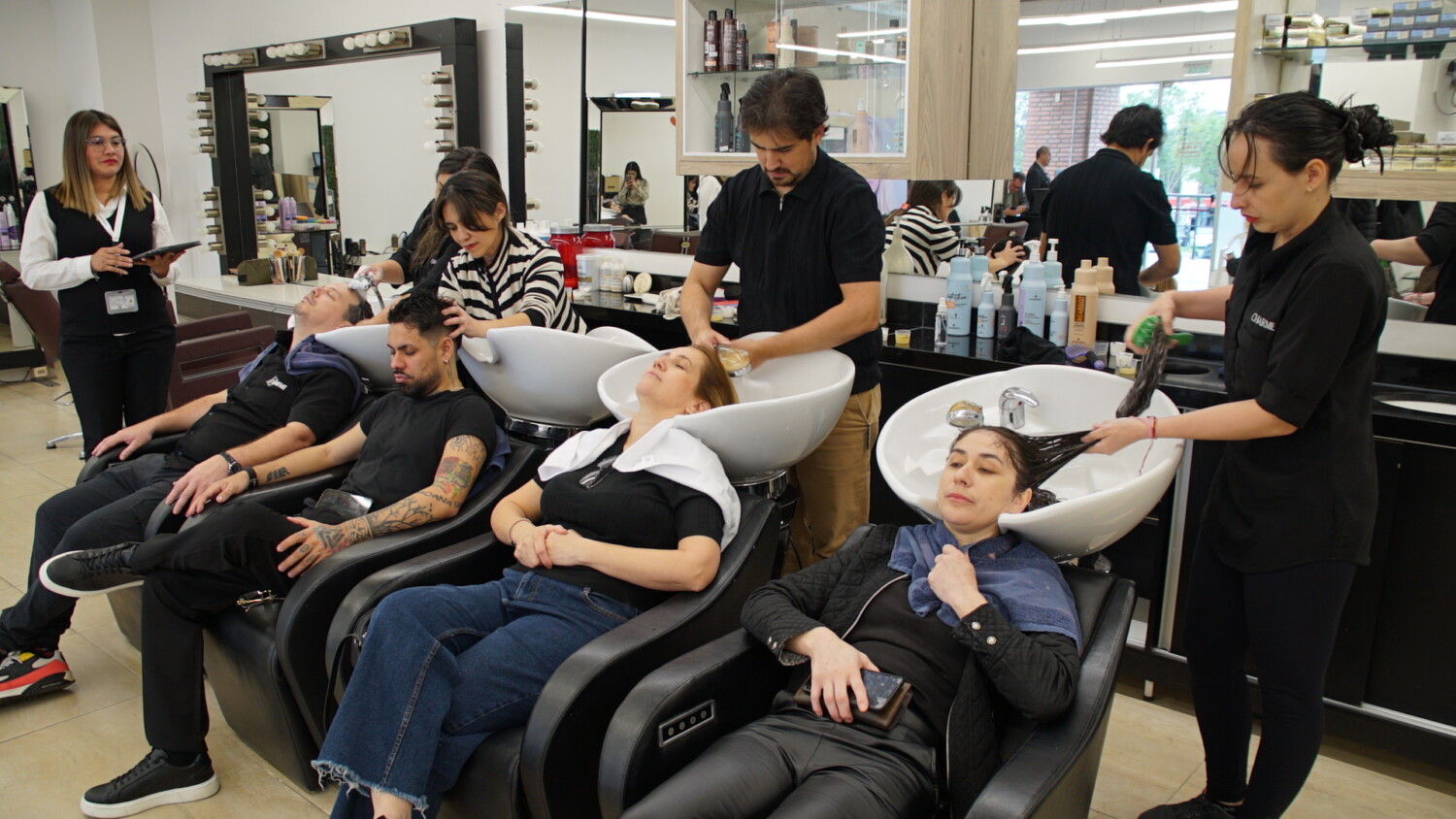 SINAFOCAL fortalece la profesionalización de 22 peluqueros empíricos del sector belleza y estética