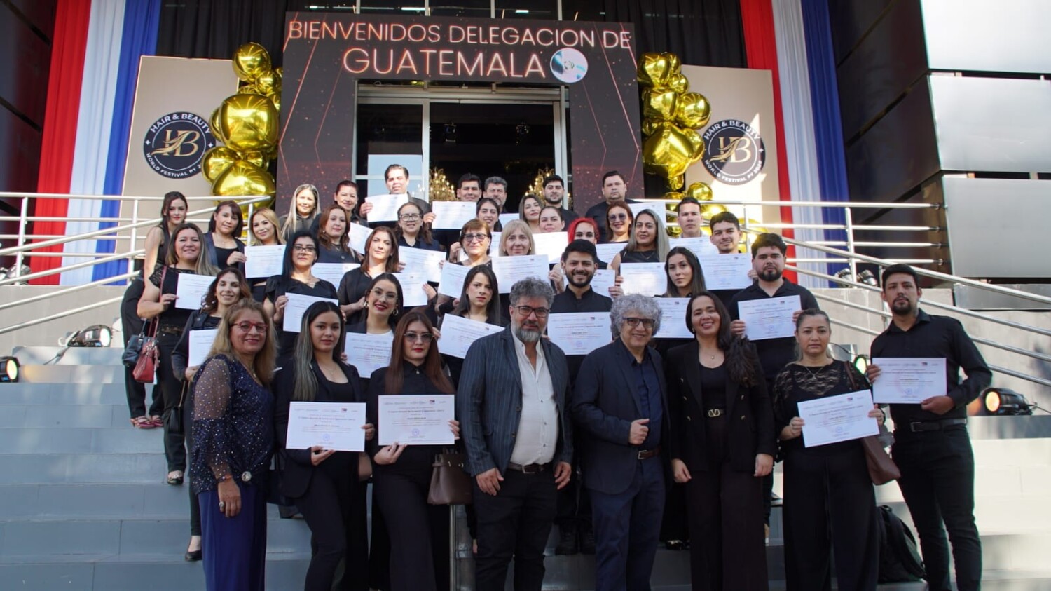SINAFOCAL reconoce el saber hacer de 105 peluqueros empirícos en evento internacional de belleza y estética en Ciudad del Este