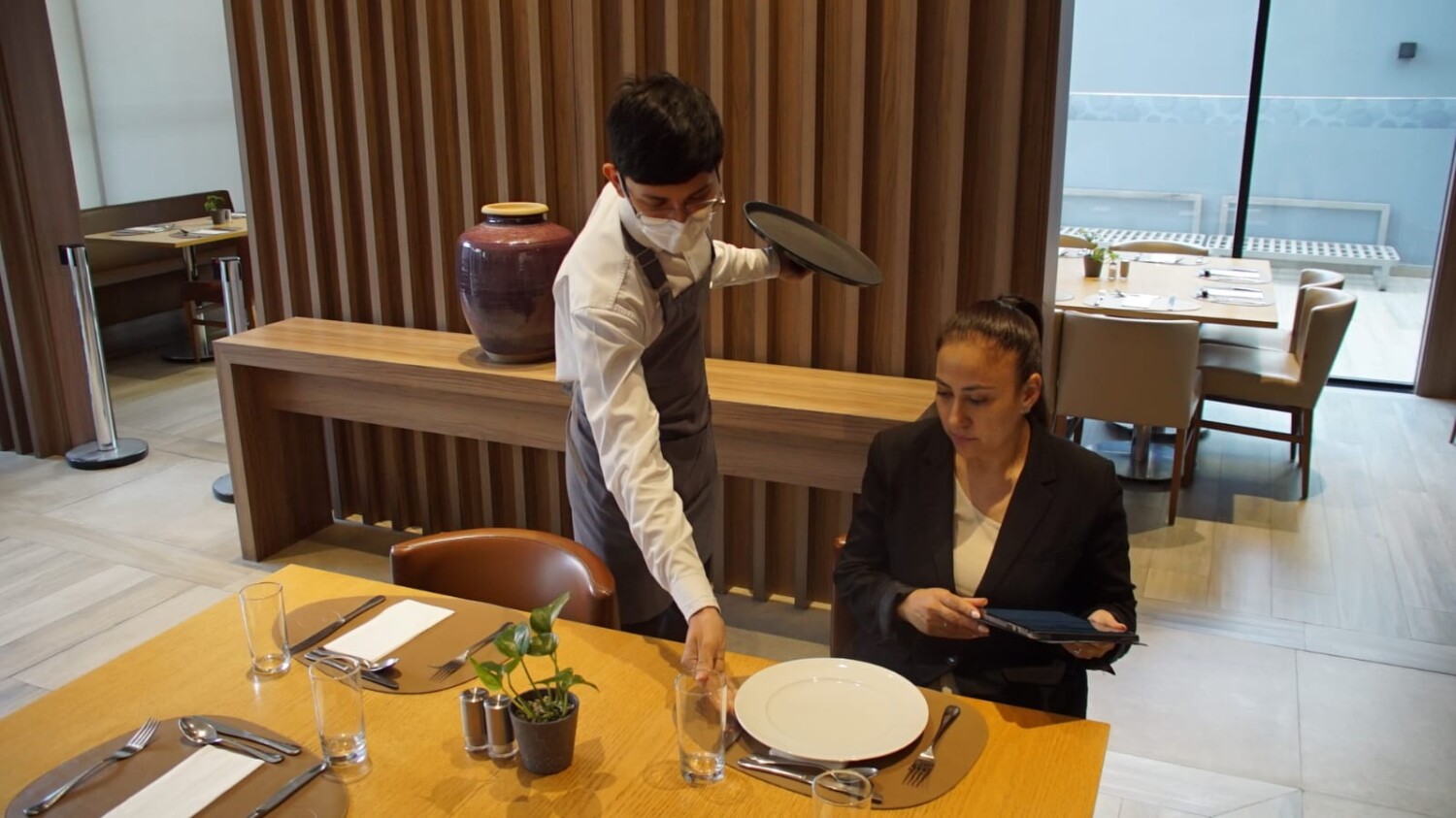 SINAFOCAL certifica las competencias laborales de mozos, cocineros y mucamas empíricos de un hotel de Ciudad del Este