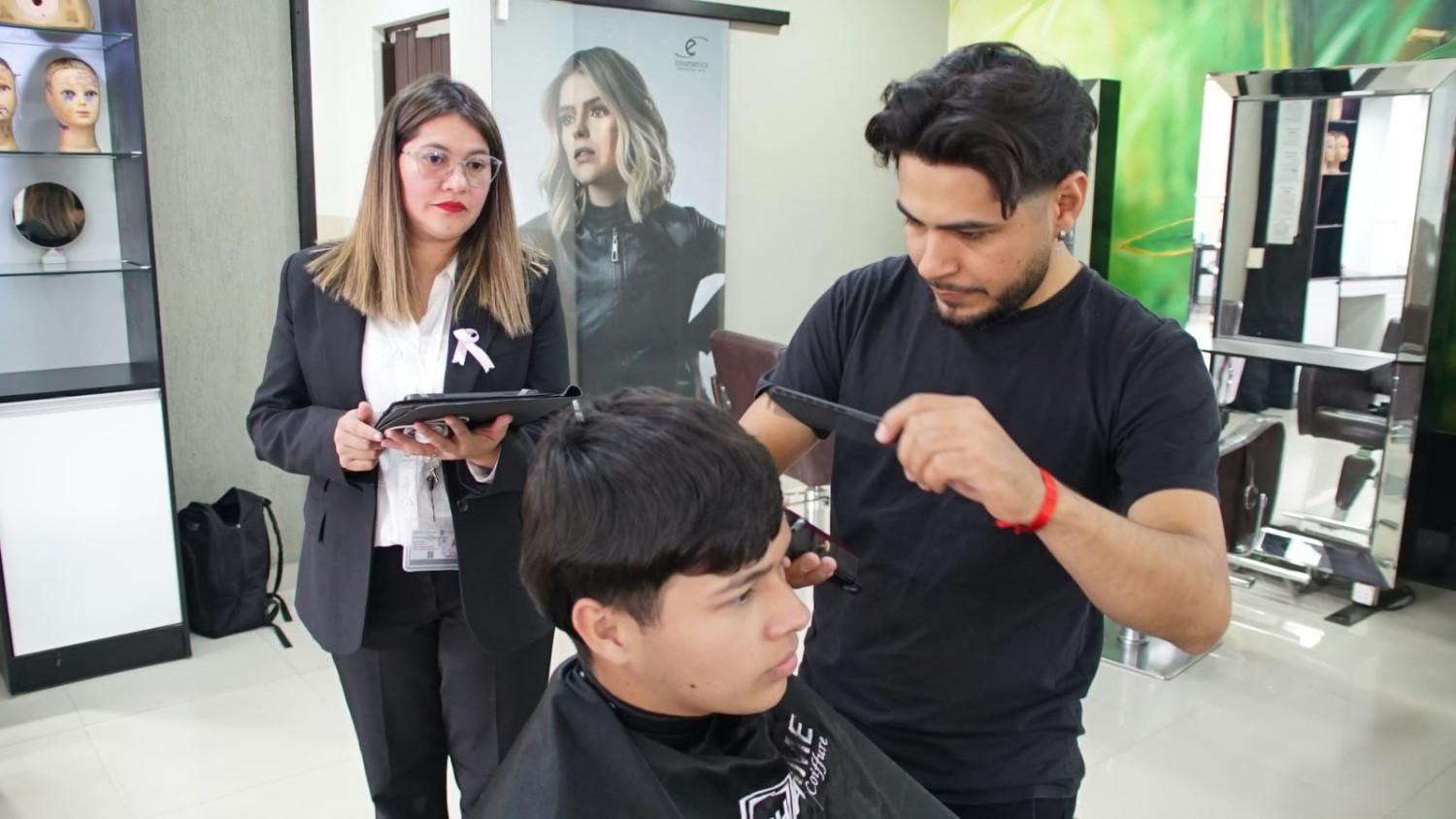 SINAFOCAL reconoce las competencias empíricas de peluqueros y barberos en San Lorenzo